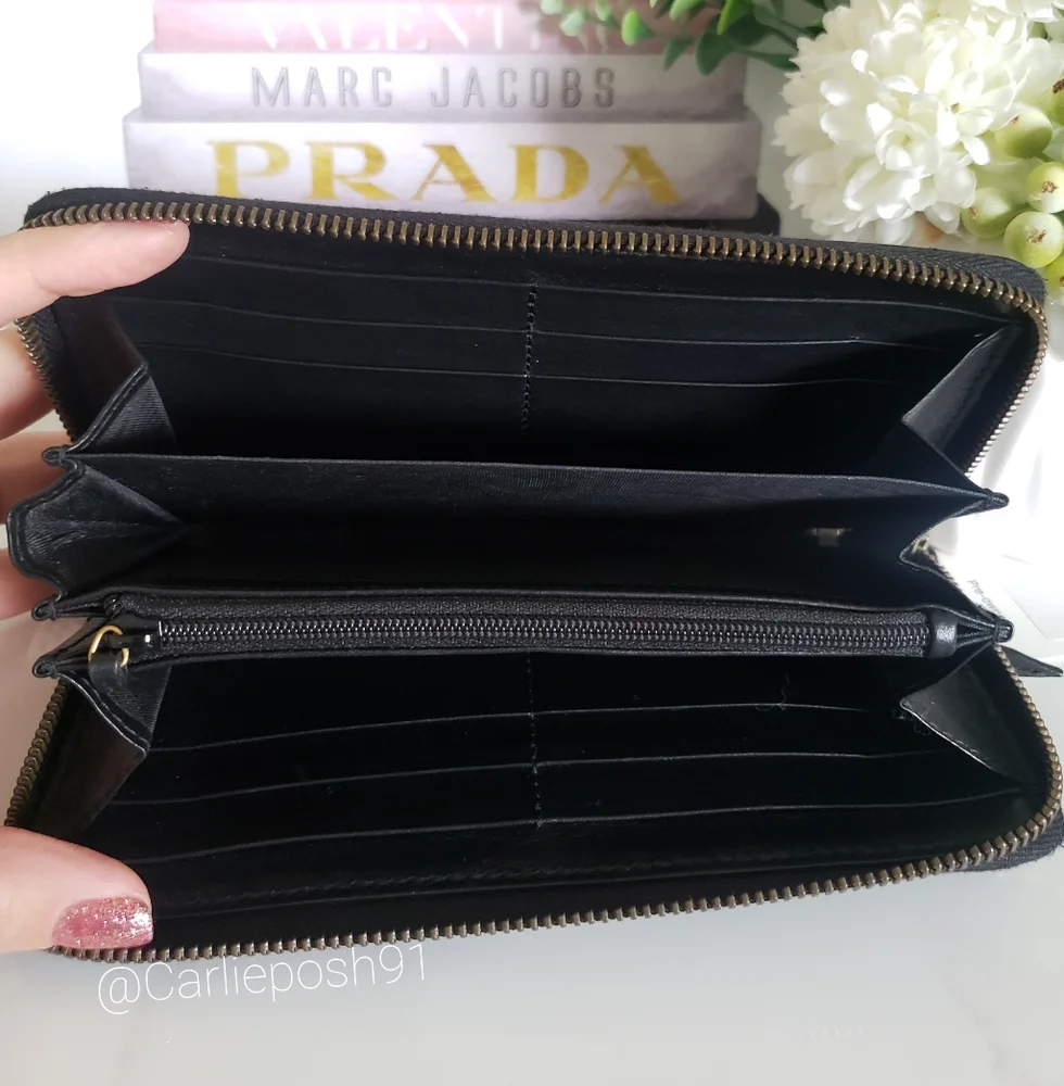 **SOLD** Authentic Pre-owned Gucci Marmont Pearl Logo Quilted Long Wallet - Picture 5 of 12